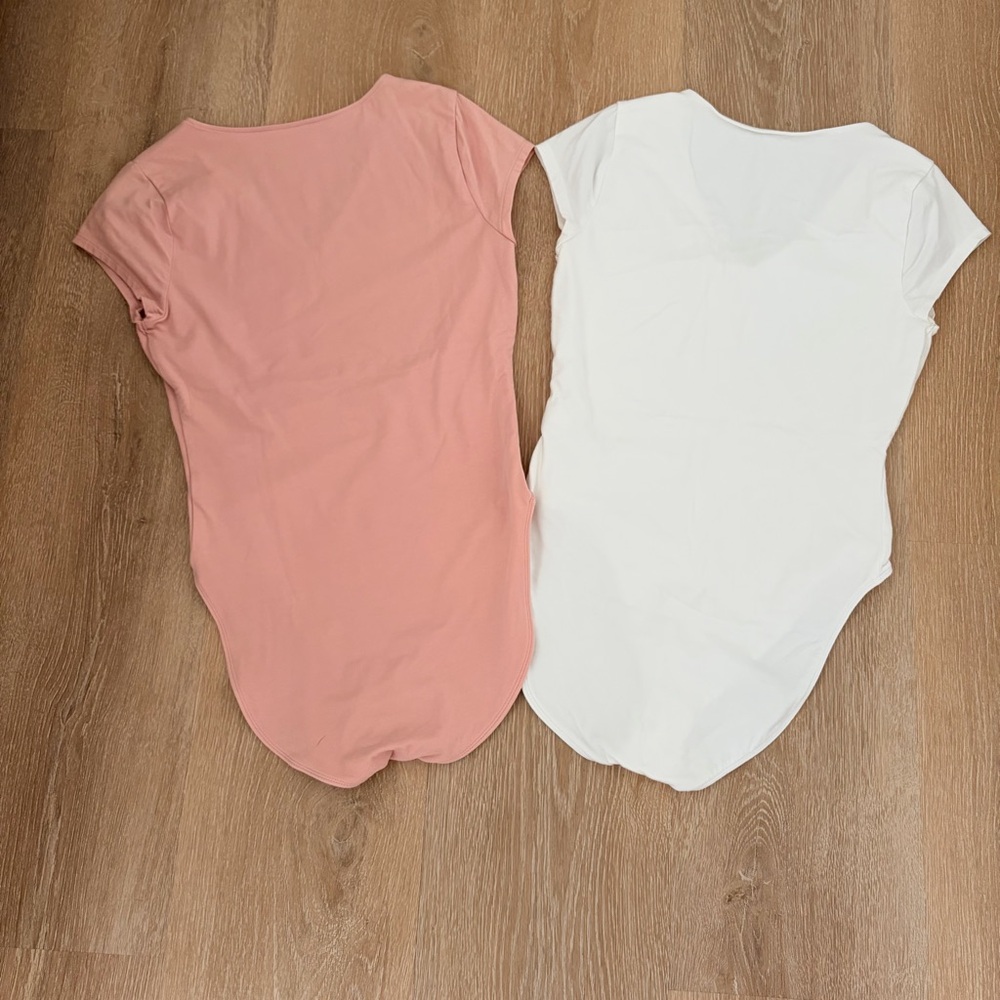 Set of 2- Old Navy V-Neck Short Sleeve Bodysuit Dusty Pink & White - Size Small - Picture 2 of 12